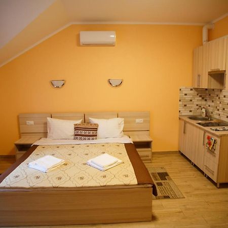 Золота Поляна Apartment Bagian luar foto